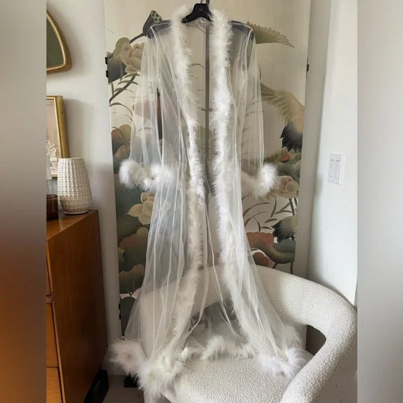 Elegant Sheer White Feathered Robe - Picture 1 of 5